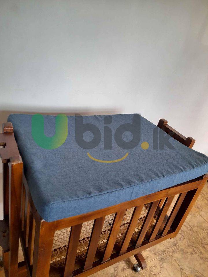 Baby cot with a mattress 